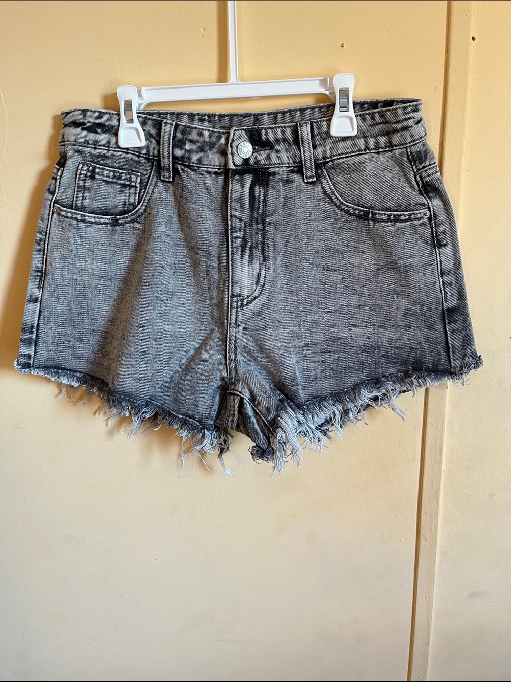 SHEIN Washed Gray High-Rise Frayed Denim Shorts